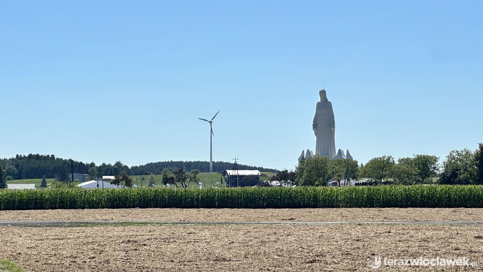 Poświęcono monumentalny pomnik Matki Bożej