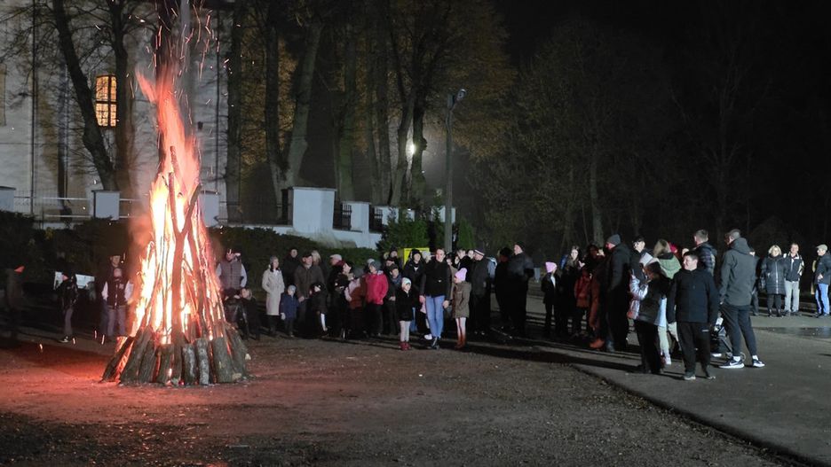 Goraj uczcił 107. rocznicę Odzyskania Niepodległości śpiewem i ogniskiem
