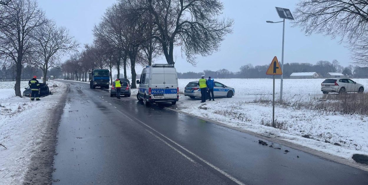 Drogowe domino - zdarzenie drogowe z udziałem 4 pojazdów