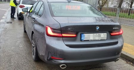 Kierowcy i piesi na celowniku policji. Używasz telefonu? Dziś posypią się mandaty