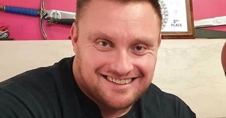 Krzysztof Radzikowski z "Gogglebox" po raz pierwszy POKAZAŁ PARTNERKĘ! (FOTO)