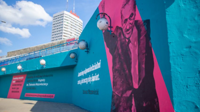 Warszawska "patelnia" przy stacji metra Centrum. Tu zobaczyć będzie można mural z postacią polityka, który stał się symbolem przemian 1989 roku w Polsce (Urząd Miasta st. Warszawa)