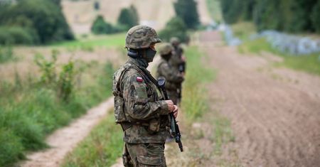Płot na granicy z Białorusią. Eksperci mówią o zabezpieczeniach. "Reżim Łukaszenki będzie nadal próbował"