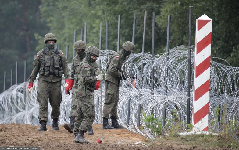 "Straż graniczna nie może odmówić". Tak migranci mogą prosić o pomoc