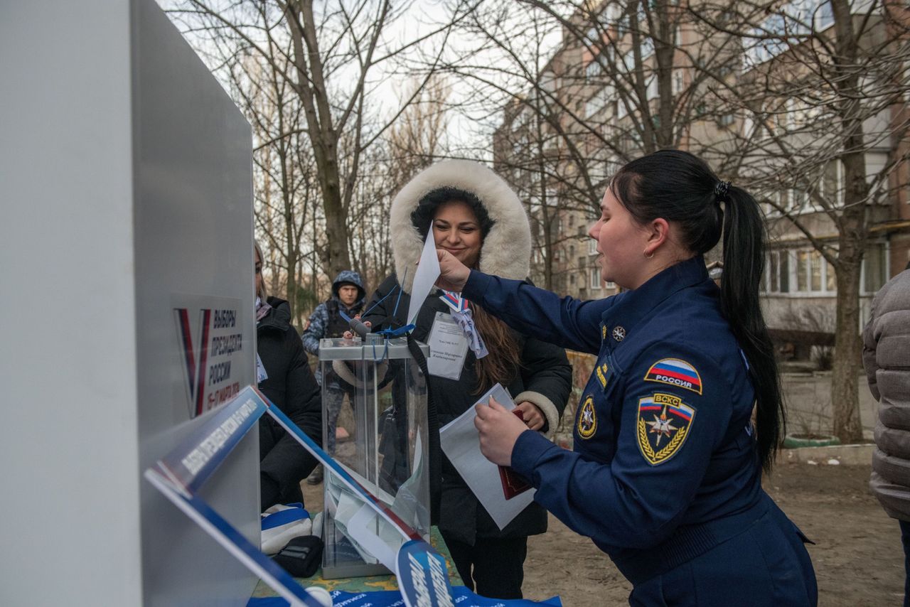 Rosjanie będą głosować. Niespodzianka przed ambasadą