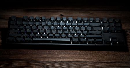 Jak spisuje się nowa klawiatura mechaniczna od Dream Machines? Oto recenzja DreamKey TKL White