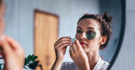 Worki i cienie pod oczami. Pomoże produkt, który masz w kuchni
