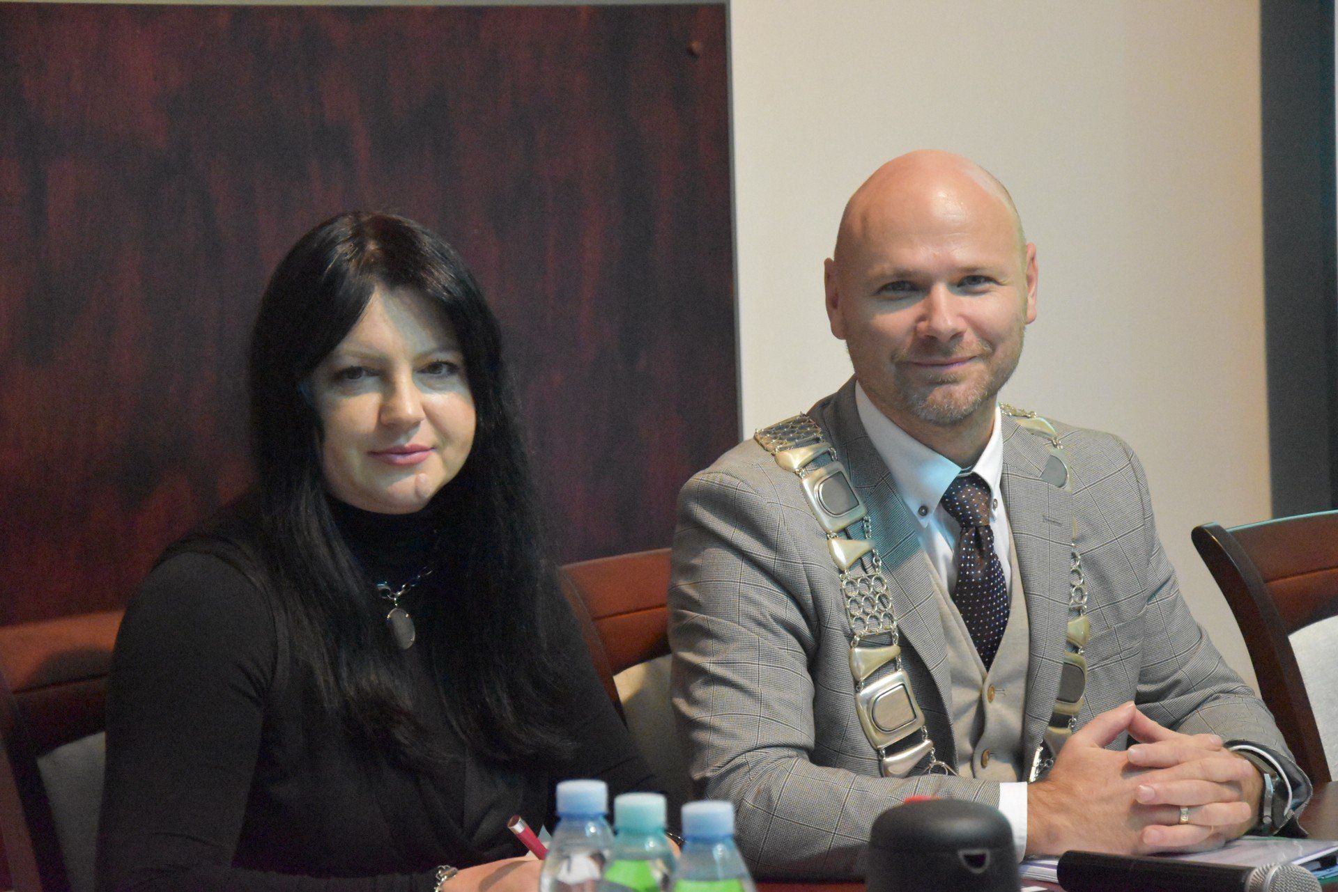 Powiat przekazuje udziały miastu