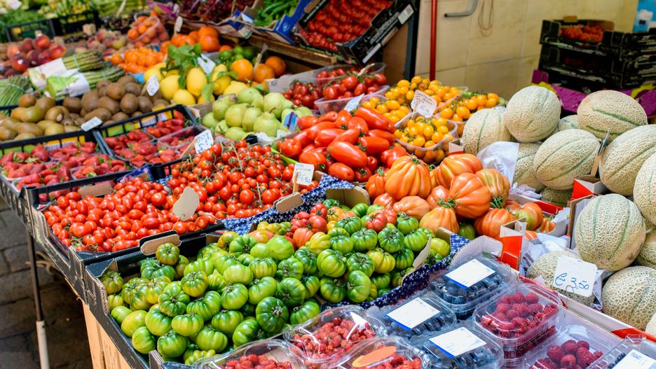 market, food, fruit, vegetables, fresh, stall, healthy, vegetable, produce, fruits, shop, tomato, organic, summer, grocery, stand, apples, store, colorful, red, green, orange, apple, diet, seasonal, outdoor, italy, street, europe, exhibition