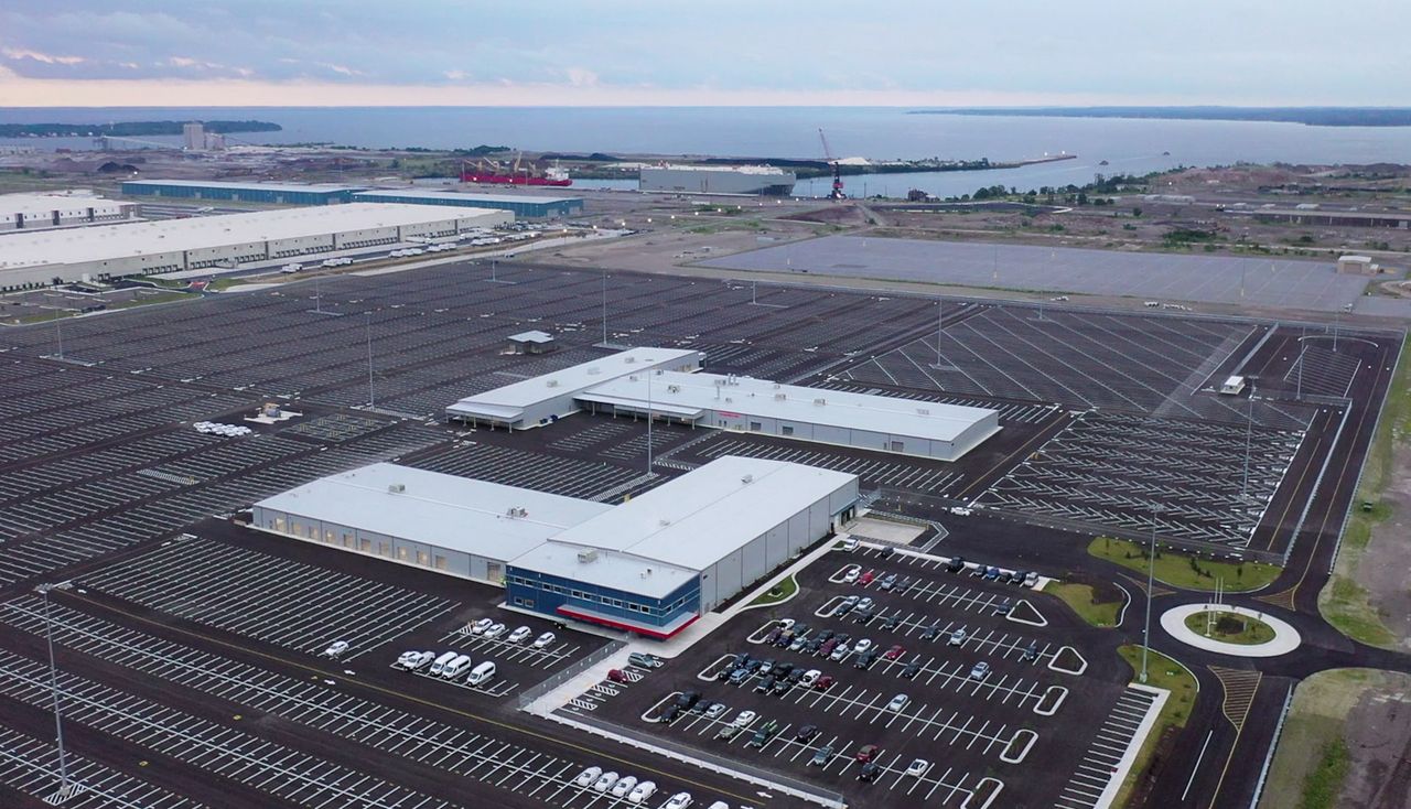 Terminal Volkswagen Group of America w porcie w Baltimore. Tutaj rozładowywane są samochody, które przypływają na samochodowcach do USA z Europy