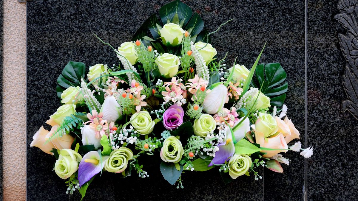 Cemetery with flowers
Typical Spanish cemetery decorated with flowers
Miguel Sotomayor