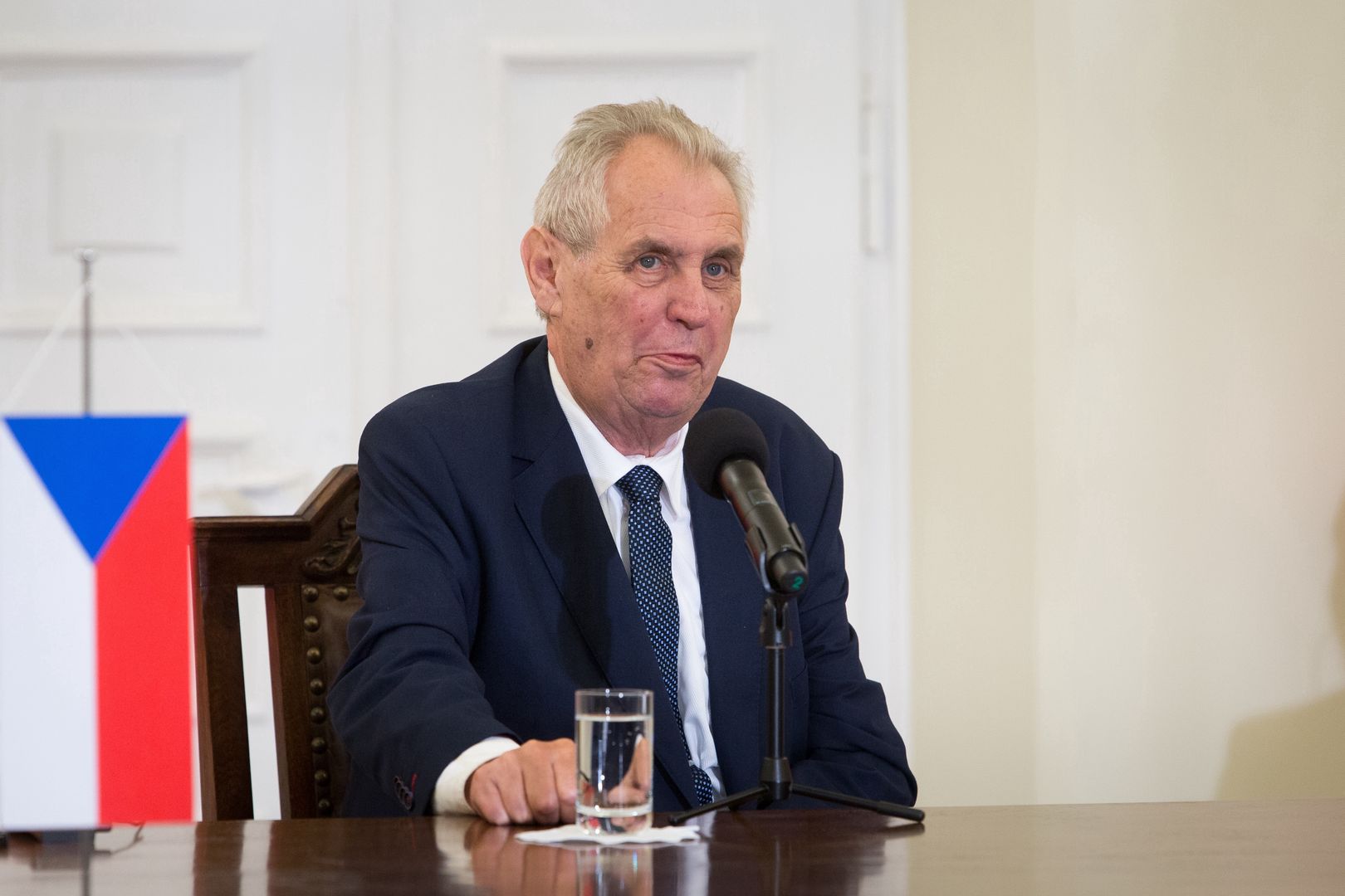 Prezydent Czech Milos Zeman złamał rękę
