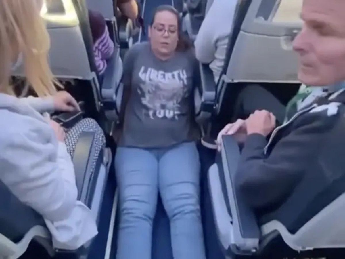 Skandal podczas lotu do Hiszpanii. Kobieta musiała czołgać się do WC