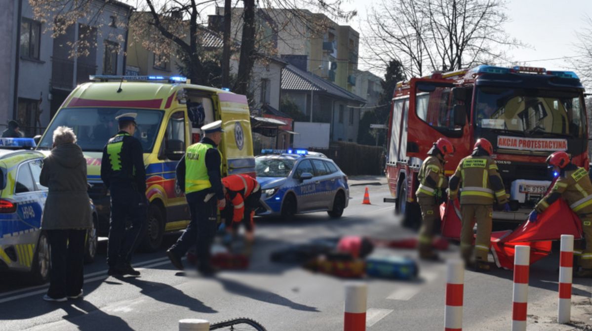 Śmiertelne potrącenie rowerzysty, który przejeżdżał po przejściu dla pieszych. Na miejscu pracuje policja pod nadzorem prokuratora