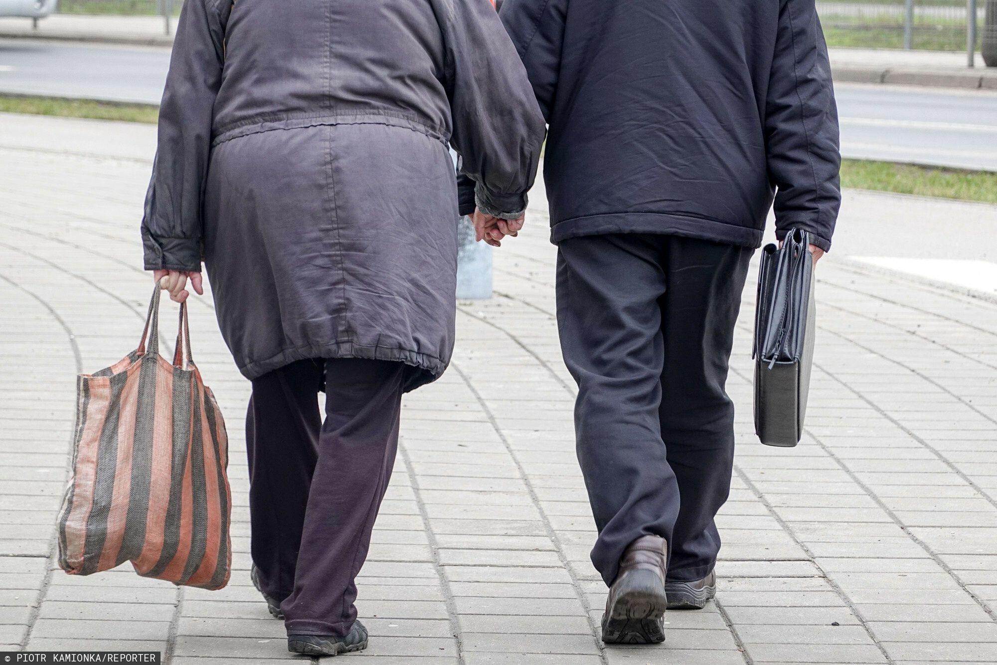 Reporter archiwum 2025 03
21.03.2025 Lodz. Starsi ludzie, malzenstwo trzyma sie za rece - wzor do nasladowania! Duzy staz malzenski. Wydluza sie dlugosc zycia Polakow. Fot. Piotr Kamionka/REPORTER
Piotr Kamionka/REPORTER