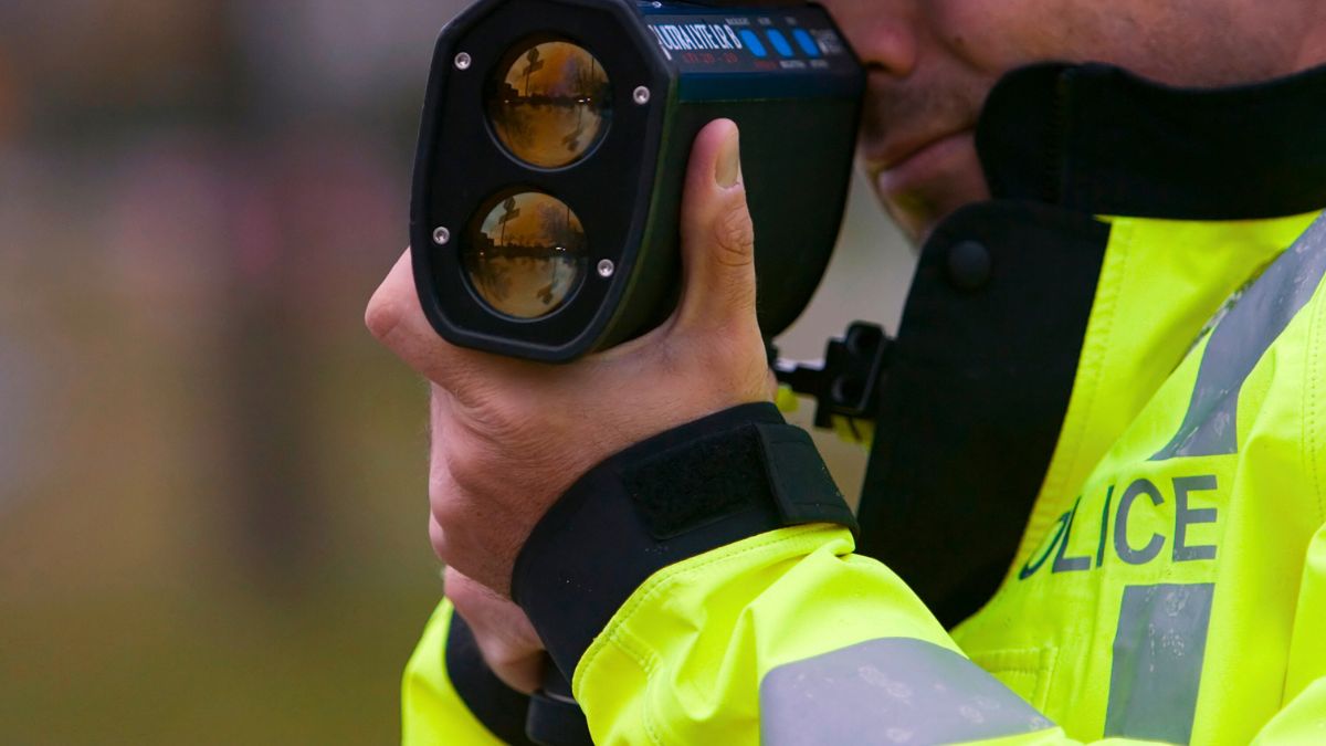 Kontrola prędkości na drodze.