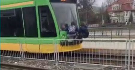 Groźna moda wśród nastolatków z Poznania. Ryzykują życiem