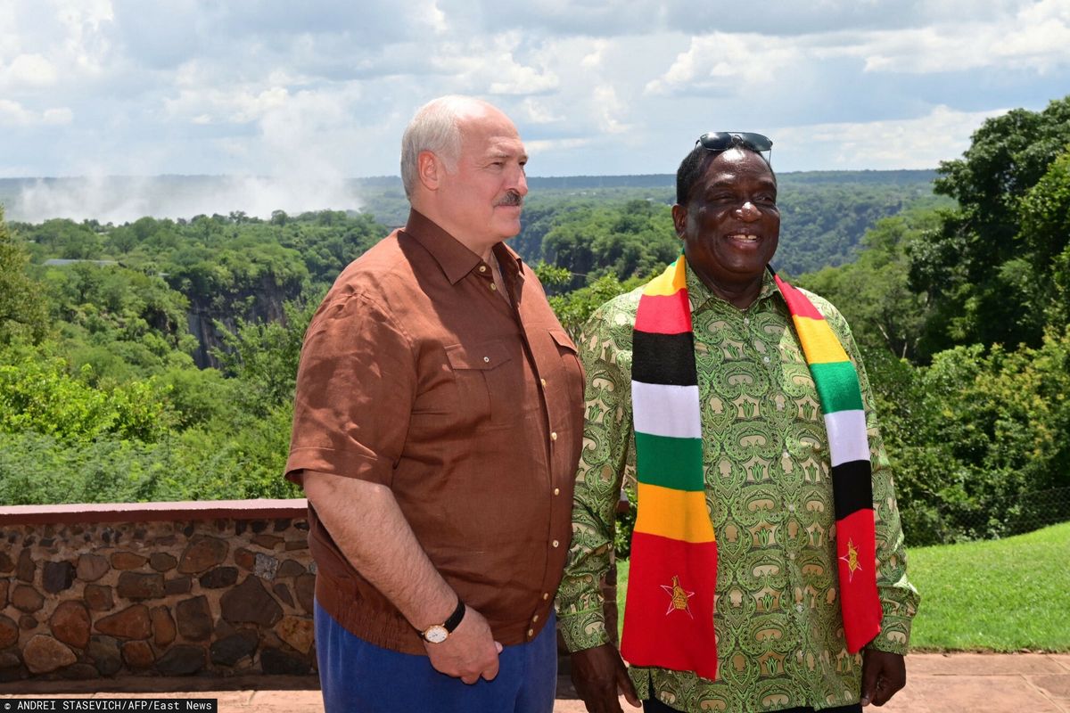 Prezydent Alaksandr Łukaszenka z przywódcą Zimbabwe Emmersonem Mnangagwą.