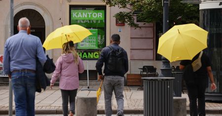 "Emerytura tylko z nazwy". Dostają ją setki tysięcy Polaków. Ekspert: wyeliminować