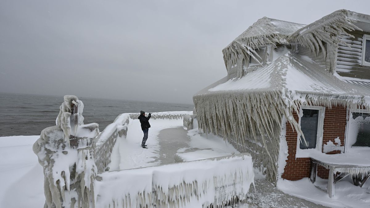 Gwałtowna burza śnieżna w stanie Nowy Jork spowodowała śmierć co najmniej 28 osób w rejonie Buffalo