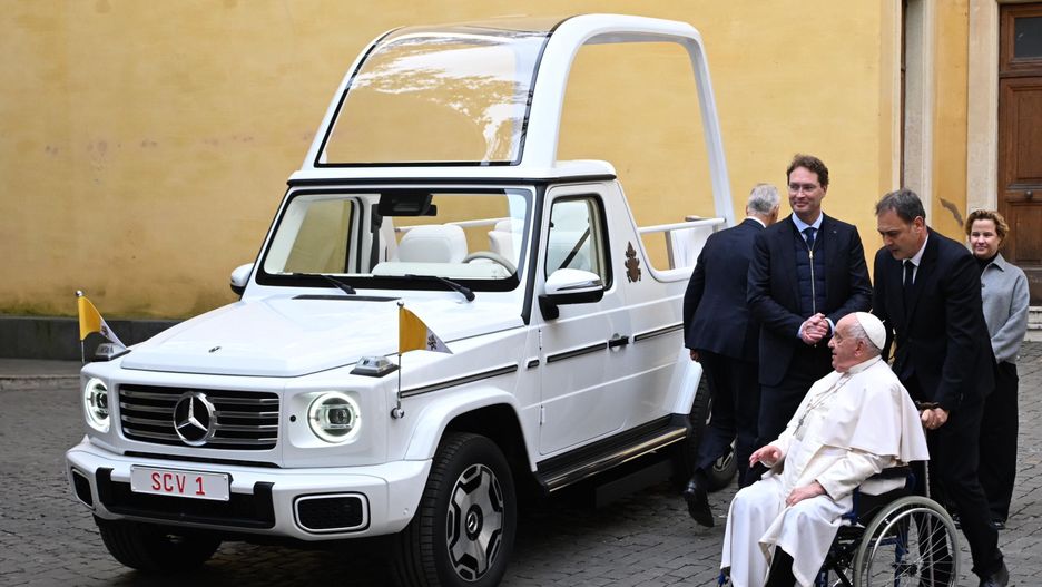 Pope gets first electric 'Popemobile' from Mercedes
epa11756827 Pope Francis receives from Ola Kallenius, CEO of Mercedes-Benz, the new electric popemobile, at the Vatican, 04 December 2024. Long-time popemobile makers Mercedes on 04 December handed Pope Francis the first fully electric version of the iconic vehicle. German company Mercedes-Benz has been supplying cars to the Vatican for 94 years, and for the last 45 years the Pope has used the famous 'Popemobile' based on the Mercedes-Benz G-Class.  EPA/MAURIZIO BRAMBATTI 
Dostawca: PAP/EPA.
MAURIZIO BRAMBATTI
pope, car, company, popemobile