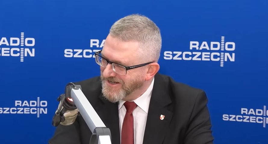 KRRiT interweniuje po audycji z Braunem. "Niedopuszczalne zachowanie dziennikarza"