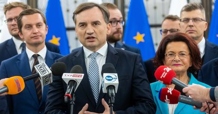 Koniec ziobrystów? Prof. Dudek: Każdy ma teczkę na Nowogrodzkiej