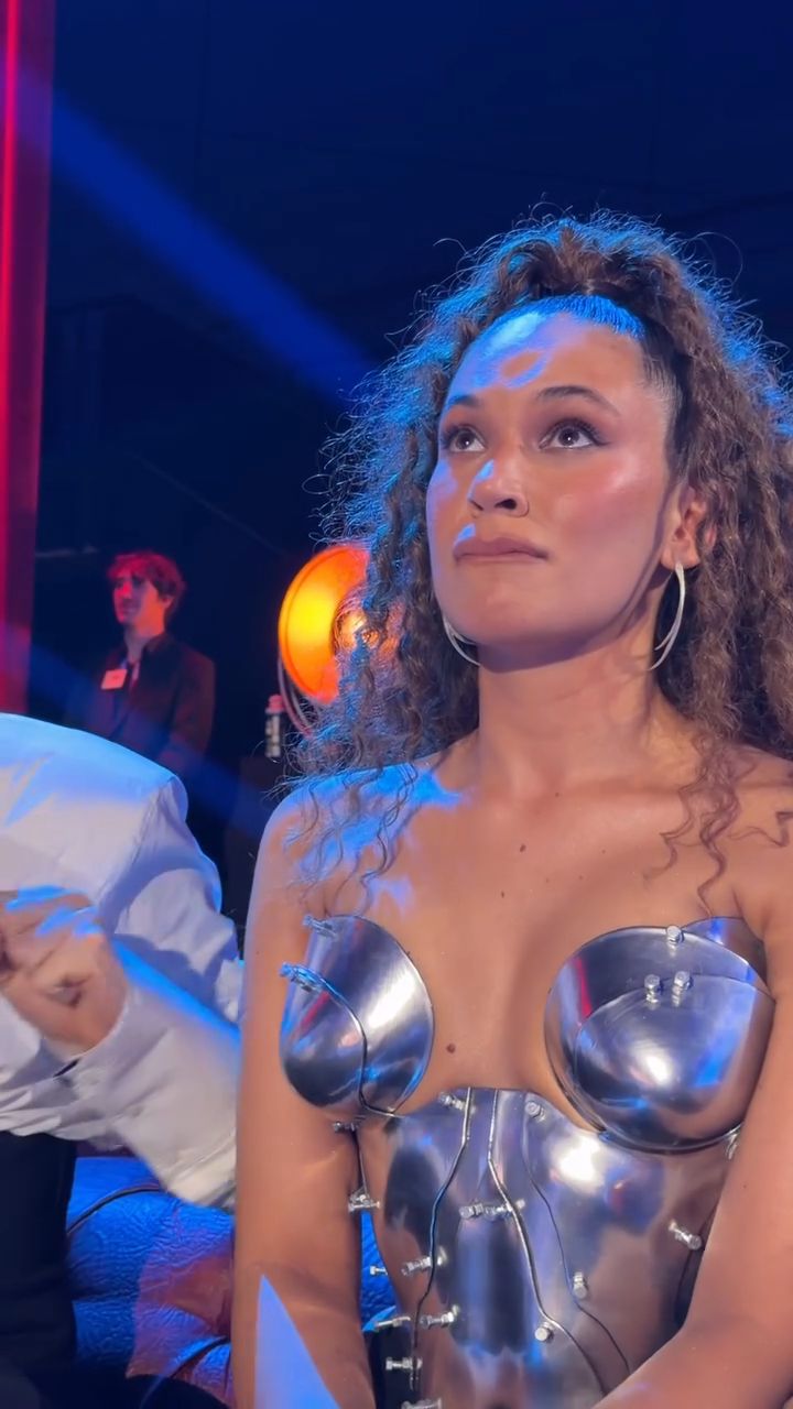 Alicja Szemplińska podczas odczytywania wyników
