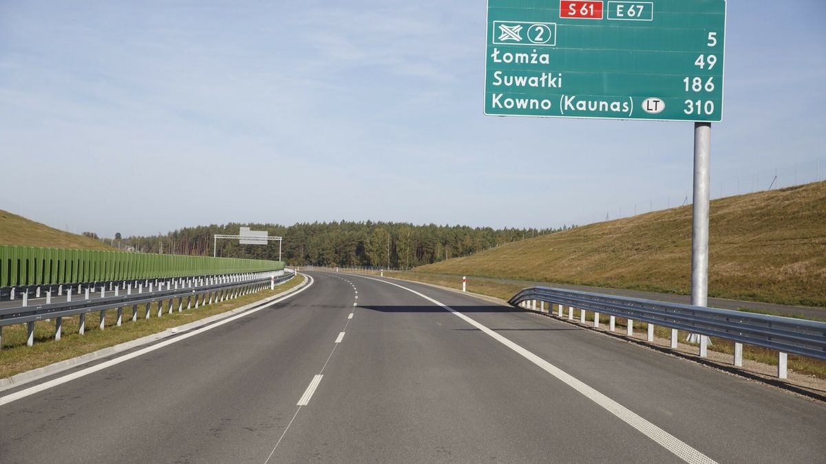 Otwarcie odcinka S61
13.10.2023 wezel Komorowo S61 Via Baltica otwarcie odcina 19,5 km miedzy wezel Sniadowo a Ostrow Mazowiecka Polnoc z najwiekszym w regionie skrzyzowaniem gdzie lacza sie dwie drogi szybkiego ruchu z udzialem ministra infrastruktury Andrzeja Adamczyka   fot Marek Maliszewski/REPORTER
Marek Maliszewski/REPORTER