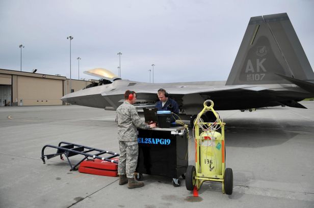 Raptor wciąż śmiertelnie groźny... dla swoich pilotów 2