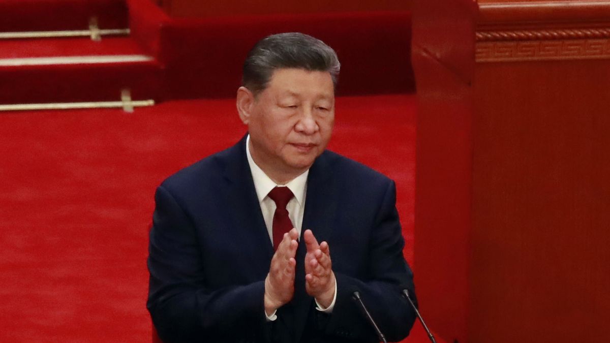 Chinese President Xi Jinping applauds during the celebration of the 105th founding anniversary of Chinese Communist Party (CPC), at the Great Hall of the People, in Beijing, China, 01 July 2026. China on 01 July celebrates the 105th anniversary of the founding of the ruling Chinese Communist Party. EPA/YONHAP SOUTH KOREA OUT Dostawca: PAP/EPA.