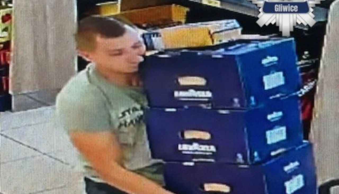 Przyłapani w Biedronce. Aż 34 opakowania. Szuka ich policja