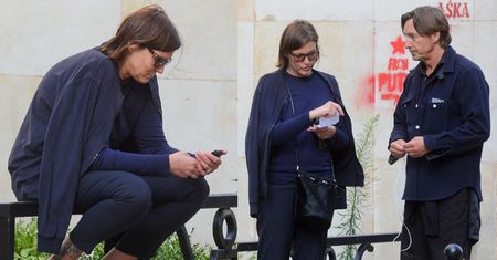 Ilona Montana popija kawę, a mąż przez telefon załatwia sprawę (ZDJĘCIA)
