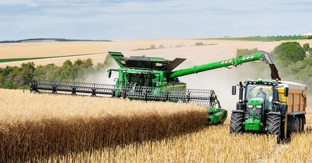 Nowy kombajn John Deere. Miał być elektryczny