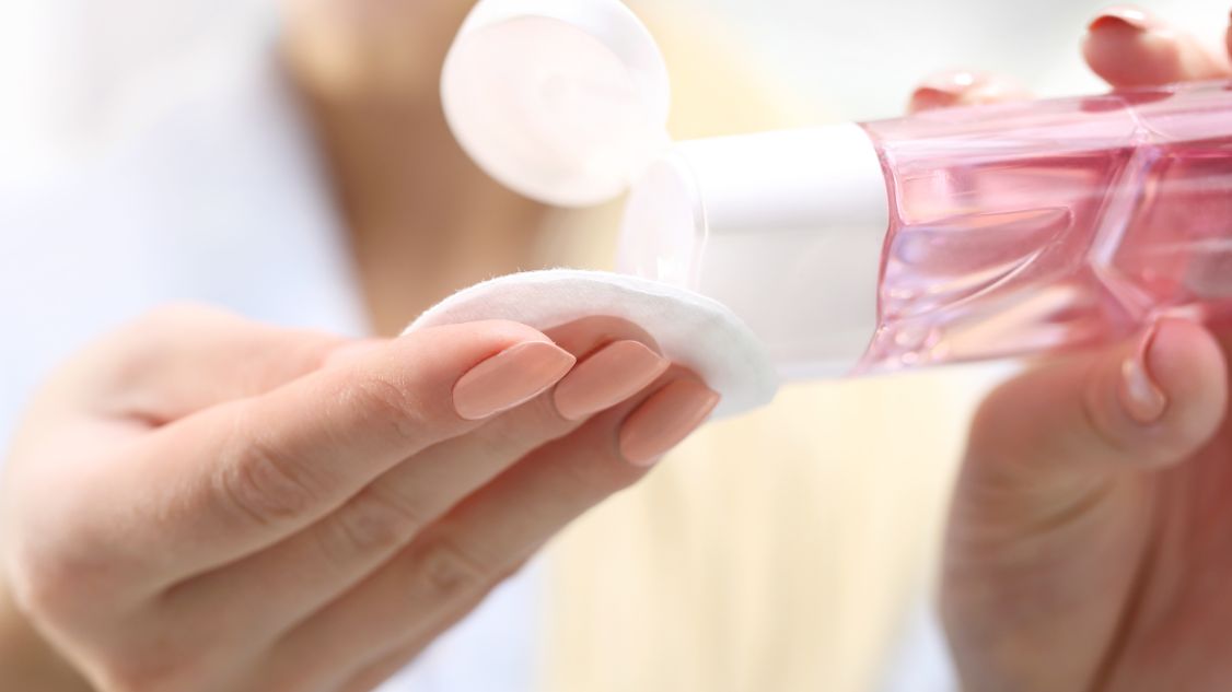 Tonik antybakteryjny jest kosmetykiem pielęgnacyjnym, który sprawdza się w wielu sytuacjach.