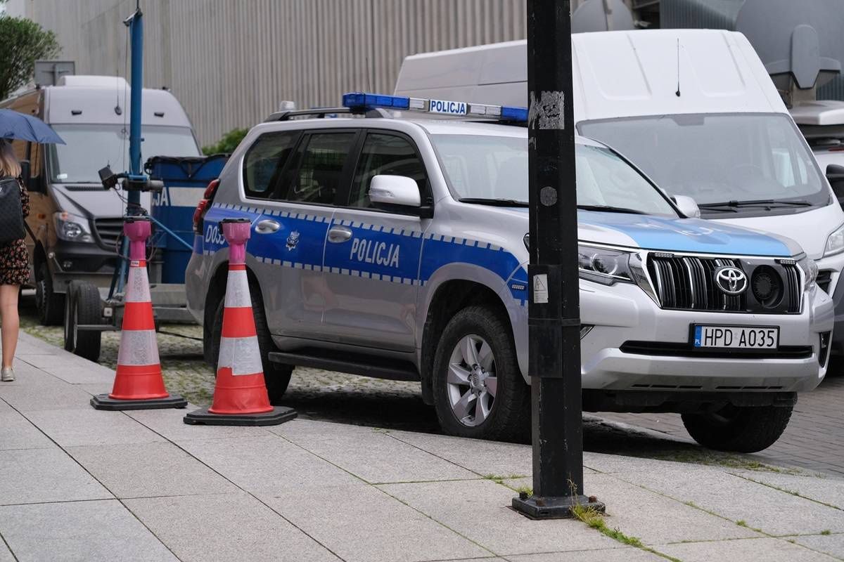 Beczka transportowa policji do przewożenia podejrzanych i niebezpiecznych ładunków