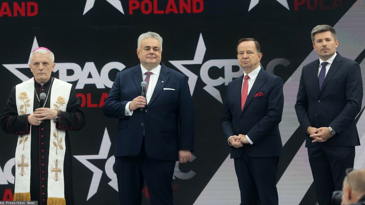 Konferencja CPAC, 27 maja 2025 r. Drugi z prawej marszałek woj. 