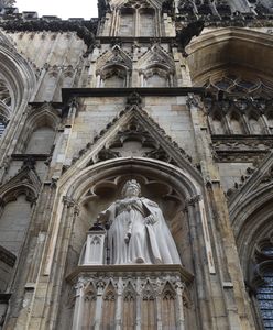 Карл III відкрив перший пам‘ятник присвячений Єлизаветі II