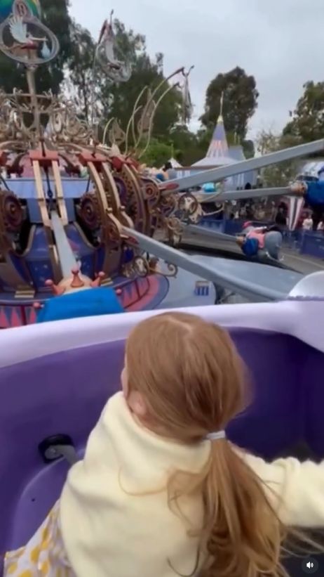 Meghan Marklei książę Harry z dziećmi w Disneylandzie