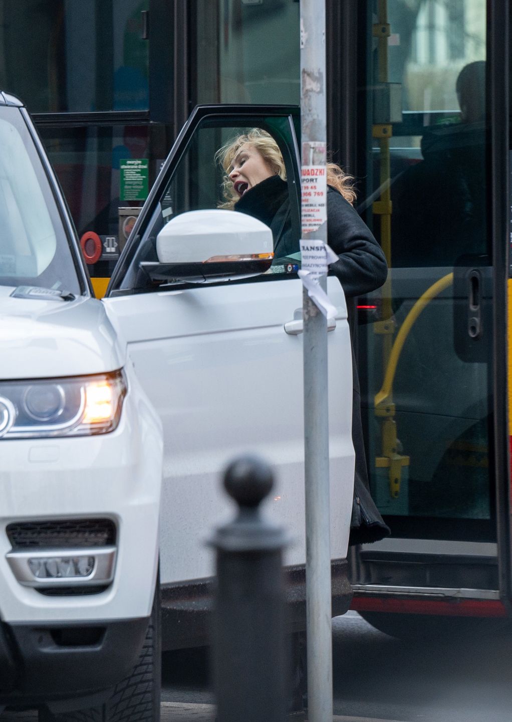 Beata Ścibakówna parkuje w niedozwolonym miejscu