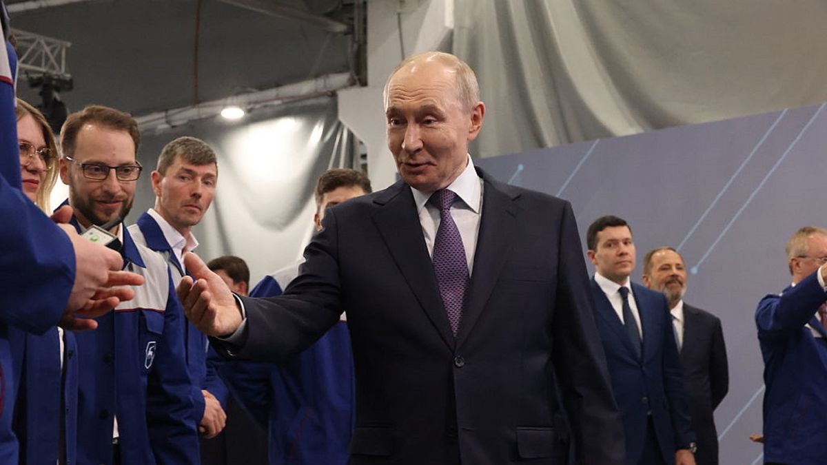 Putin Visits GAZ Automobile Plant In Nizhny Novgorod
NIZHNY NOVGOROD, RUSSIA - AUGUST 28: Russian President Vladimir Putin talks to workers while visiting the workshop of the GAZ automobile plant, one of Russia's largest manufacturers of commercial and passenger vehicles, on August 28, 2026, in Nizhny Novgorod, Russia. Putin is making a one-day visit to Nizhny Novgorod, the capital of the Volga Federal District, located 435 kilometers (270 miles) east of Moscow. (Photo by Contributor/Getty Images)
Contributor
