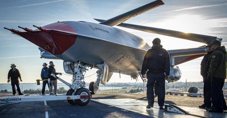 Pierw­sze stano­wisko dowo­dze­nia UAV‑ami na amery­kań­skim lotnis­kowcu