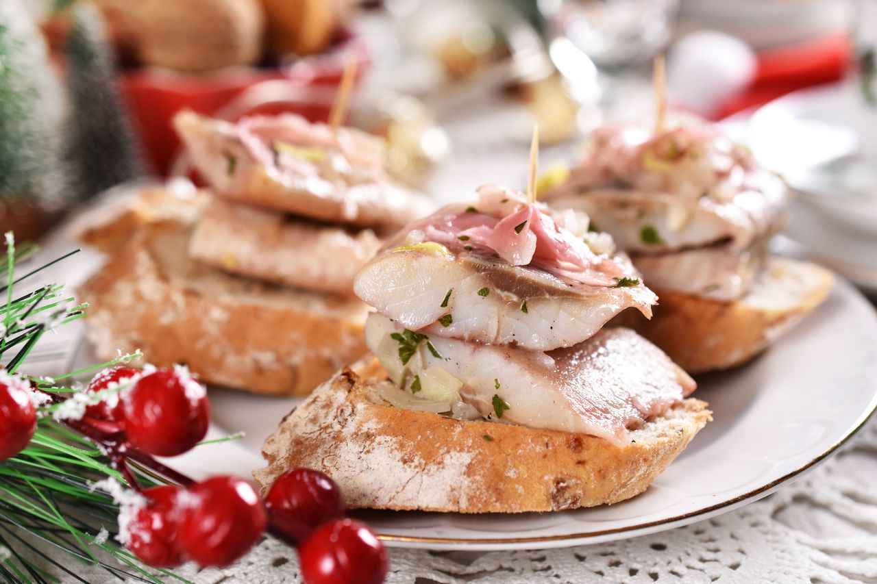 Small sandwiches with herring and pickled ginger