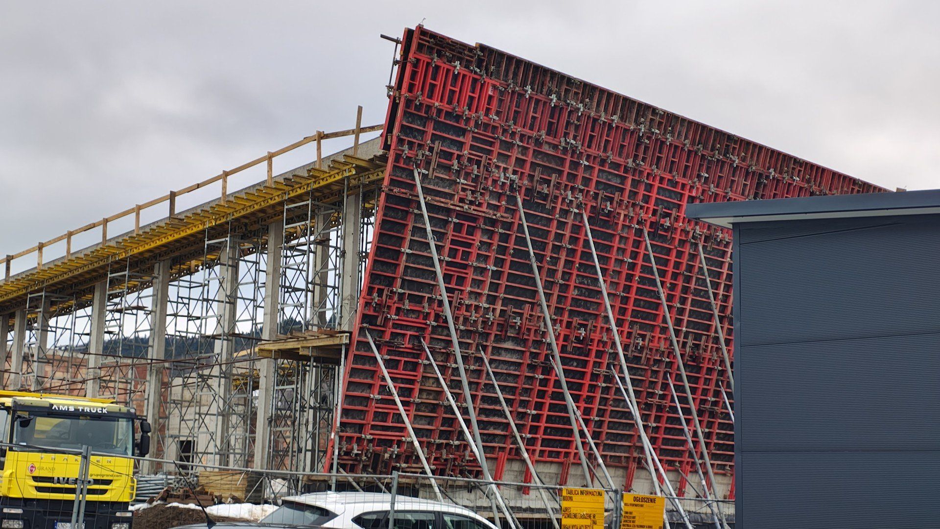 Budowa krytego kąpieliska w Sękowej