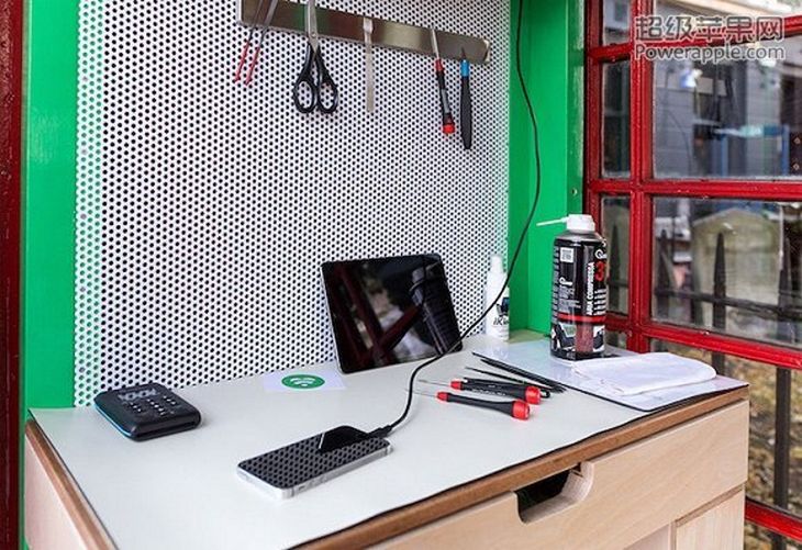 Brytyjskie budki telefonicznie wiecznie żywe. Ich nowe zastosowanie może zaskoczyć. 2