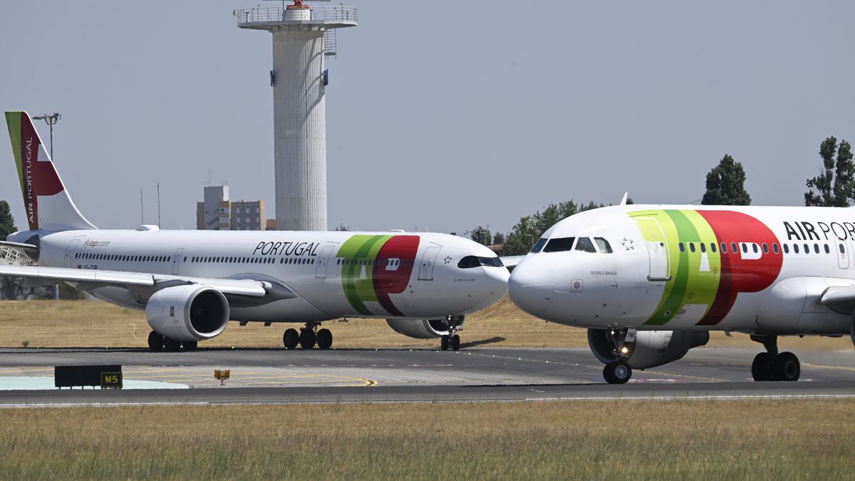 LISBON, PORTUGAL - AUGUST 09: TAP Air Portugal aircraft taxi in queue for take-off in Humberto Delgado International Airport during the second day of strike by workers of Menzies, provider of ground handling services at airports, on August 09, 2025 in Lisbon, Portugal. Workers of Menzies (ex-Groundforce) began their second four-day strike on August 08, of a total of five planned for the summer, the peak tourism season, with the company and the union exchanging accusations of an unwillingness to engage in dialogue. The strikes were called by SIMA and the Transport Union (ST) to end base wages below the national minimum wage, improve wages, and enforce night shift pay, among other demands. Work stoppages are scheduled until the last weekend of this month, between August 15 and 18, August 22 and 25, and August 29 and September 01. (Photo by Horacio Villalobos#Corbis/Corbis via Getty Images)