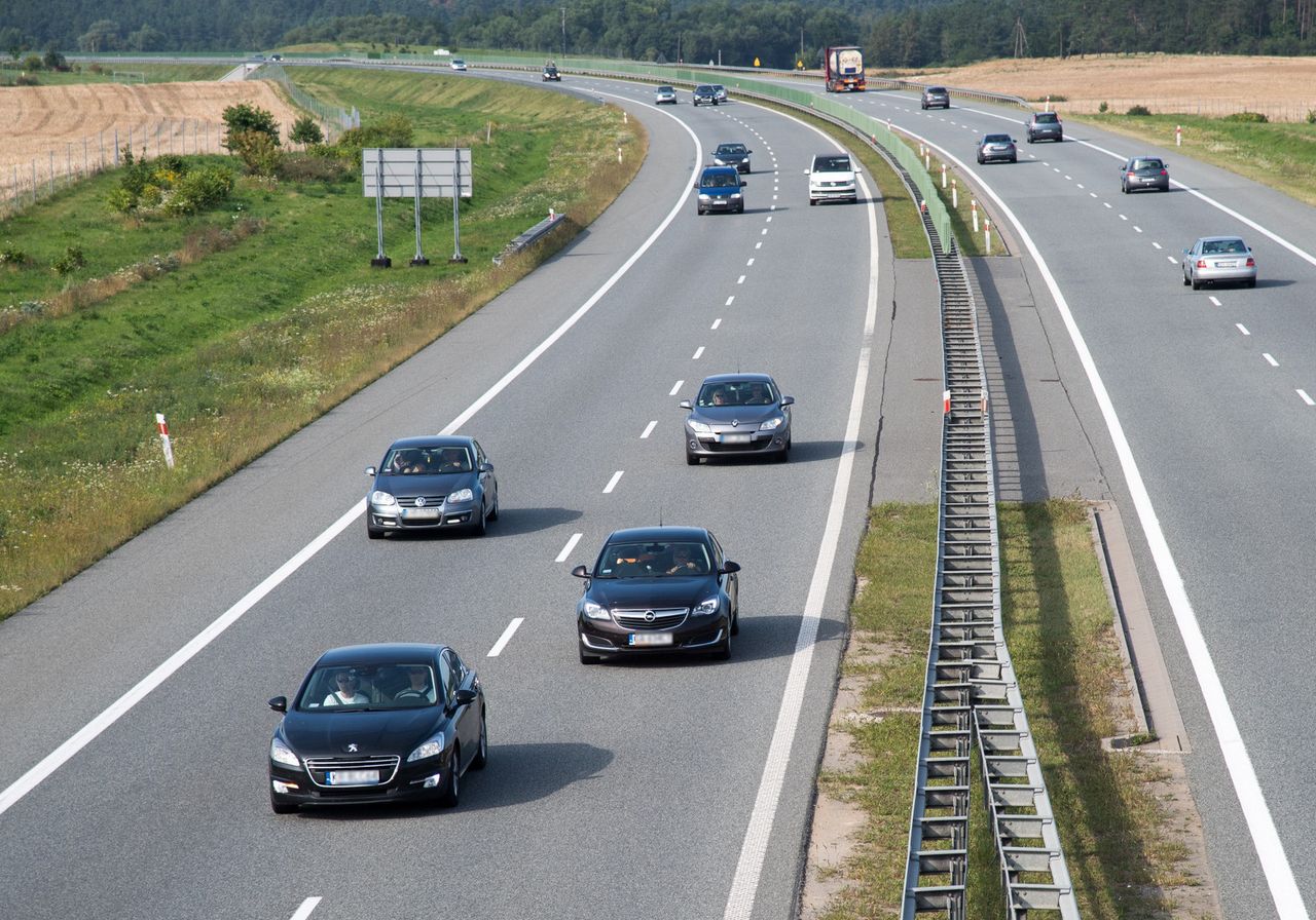 Po wjechaniu na autostradę zasięg nagle zaczyna topnieć