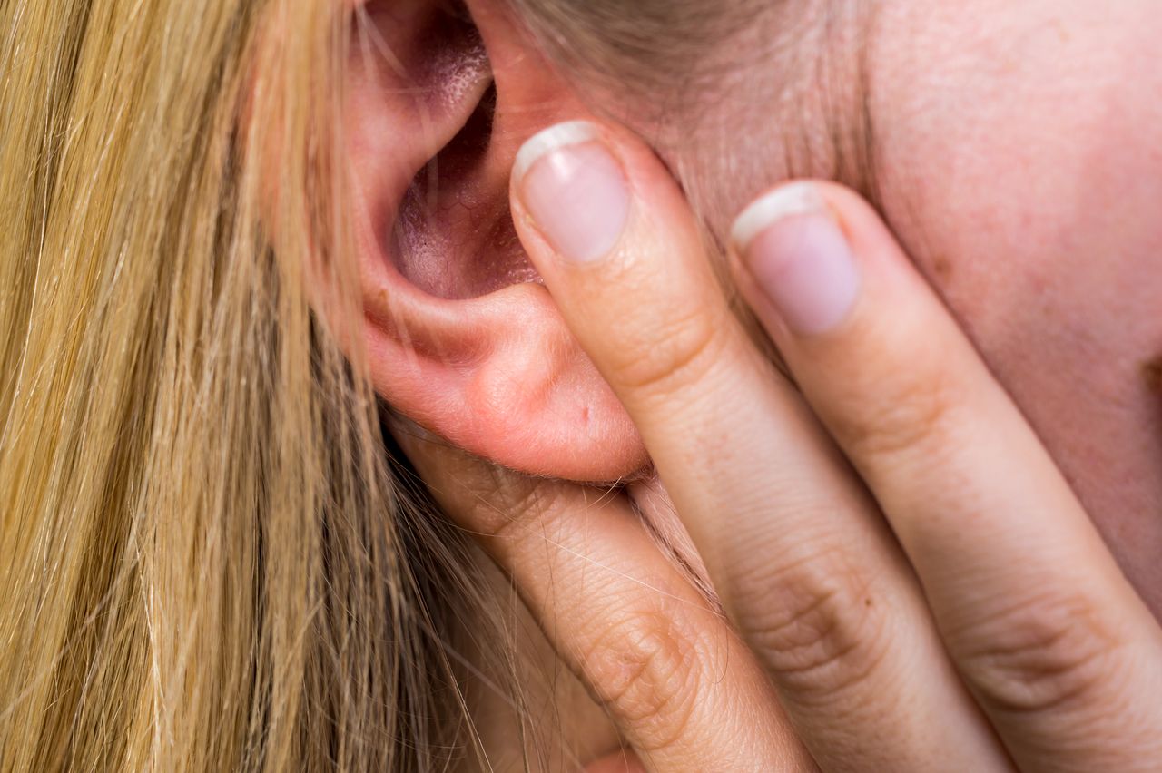 Doctor explains why most people hear ringing in their ears