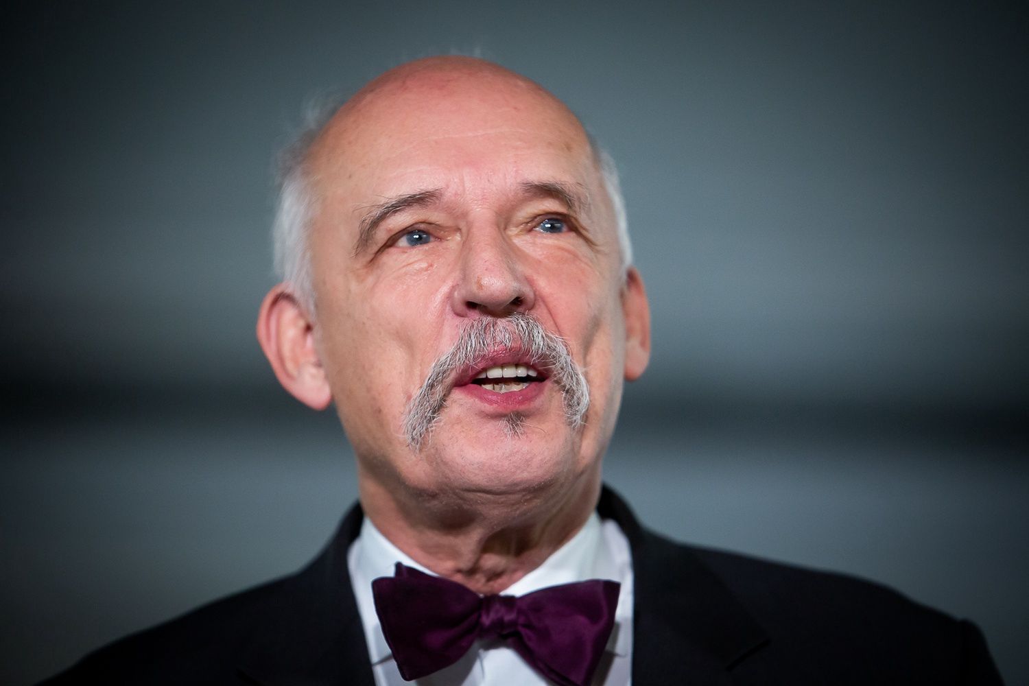 Otwock. Janusz Korwin-Mikke poszedł do sklepu w samej bieliźnie