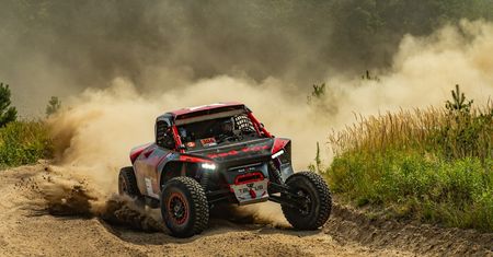 Red Fox Racing coraz bliżej podium. Mocny występ w AKPOL Baja Rally
